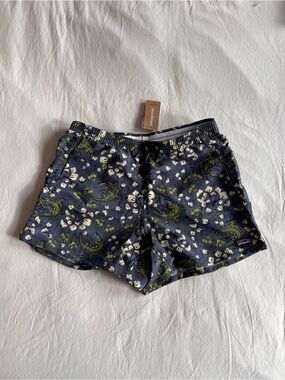 Patagonia Baggies Women’s Shorts - alligators!